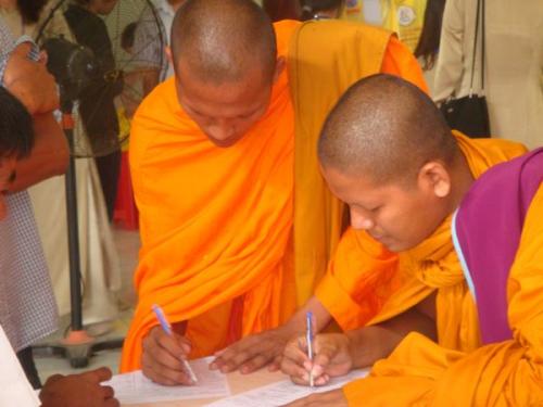 Khởi động hiến máu đón chào hội thảo Phật giáo toàn quốc 2010