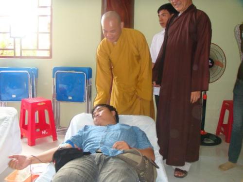 Khởi động hiến máu đón chào hội thảo Phật giáo toàn quốc 2010