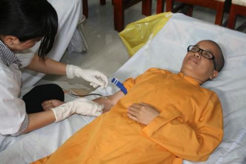 Khởi động hiến máu đón chào hội thảo Phật giáo toàn quốc 2010