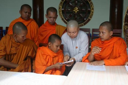 Khởi động hiến máu đón chào hội thảo Phật giáo toàn quốc 2010