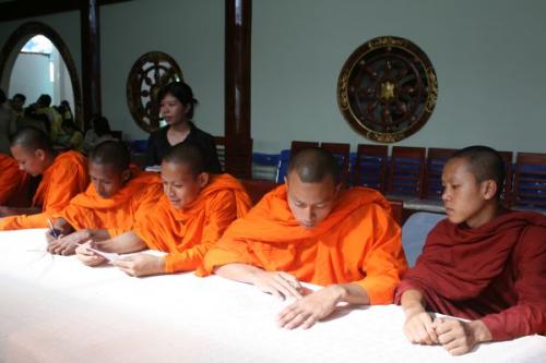 Khởi động hiến máu đón chào hội thảo Phật giáo toàn quốc 2010