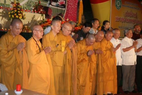Chùm ảnh đêm thắp nến mầu nhiệm chùa Phật Quang Sơn, tỉnh Lạng Sơn