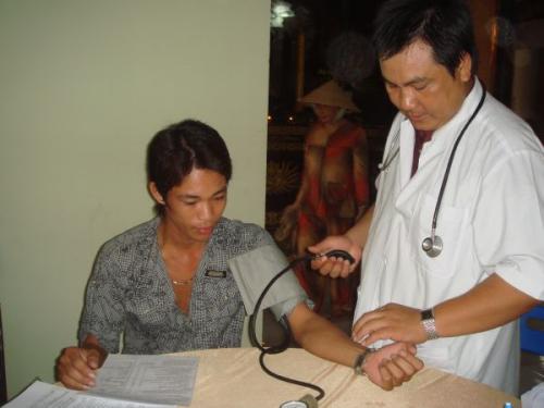 Khởi động hiến máu đón chào hội thảo Phật giáo toàn quốc 2010