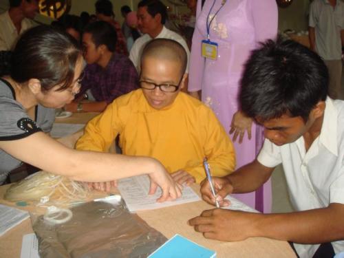 Khởi động hiến máu đón chào hội thảo Phật giáo toàn quốc 2010