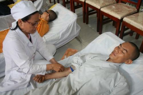 Khởi động hiến máu đón chào hội thảo Phật giáo toàn quốc 2010