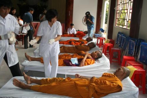 Khởi động hiến máu đón chào hội thảo Phật giáo toàn quốc 2010