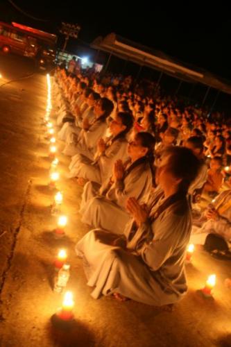 Chùm ảnh đêm thắp nến mầu nhiệm chùa Phật Quang Sơn, tỉnh Lạng Sơn