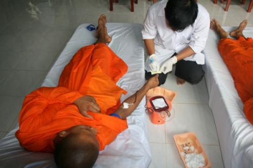 Khởi động hiến máu đón chào hội thảo Phật giáo toàn quốc 2010