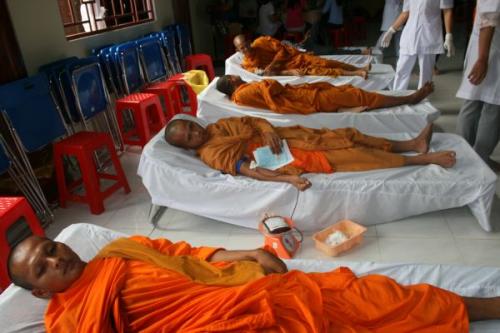 Khởi động hiến máu đón chào hội thảo Phật giáo toàn quốc 2010
