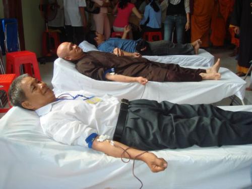 Khởi động hiến máu đón chào hội thảo Phật giáo toàn quốc 2010