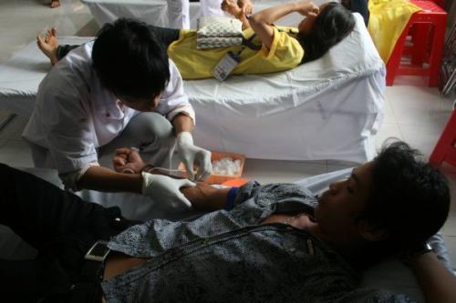 Khởi động hiến máu đón chào hội thảo Phật giáo toàn quốc 2010