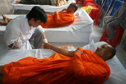 Khởi động hiến máu đón chào hội thảo Phật giáo toàn quốc 2010