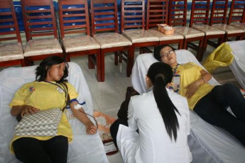 Khởi động hiến máu đón chào hội thảo Phật giáo toàn quốc 2010