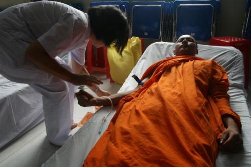 Khởi động hiến máu đón chào hội thảo Phật giáo toàn quốc 2010