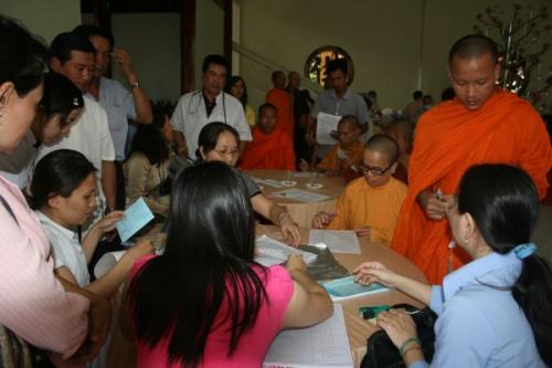 Khởi động hiến máu đón chào hội thảo Phật giáo toàn quốc 2010