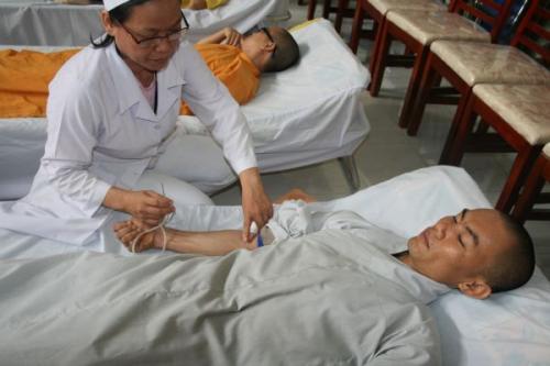 Khởi động hiến máu đón chào hội thảo Phật giáo toàn quốc 2010