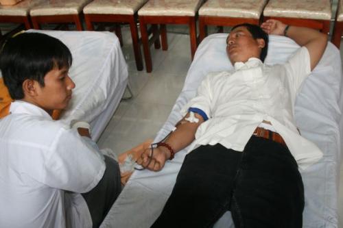Khởi động hiến máu đón chào hội thảo Phật giáo toàn quốc 2010