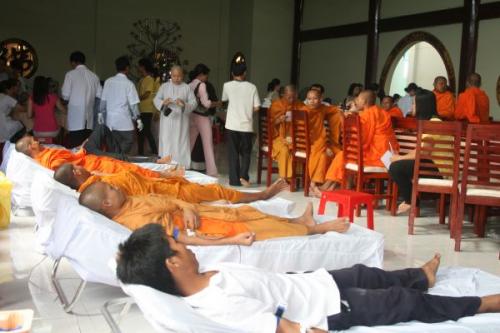 Khởi động hiến máu đón chào hội thảo Phật giáo toàn quốc 2010
