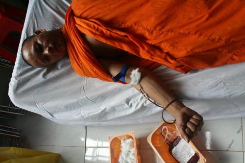 Khởi động hiến máu đón chào hội thảo Phật giáo toàn quốc 2010