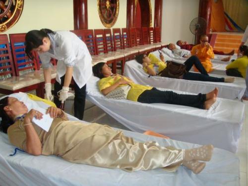 Khởi động hiến máu đón chào hội thảo Phật giáo toàn quốc 2010