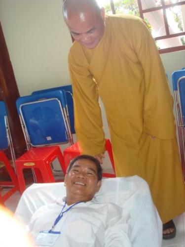 Khởi động hiến máu đón chào hội thảo Phật giáo toàn quốc 2010