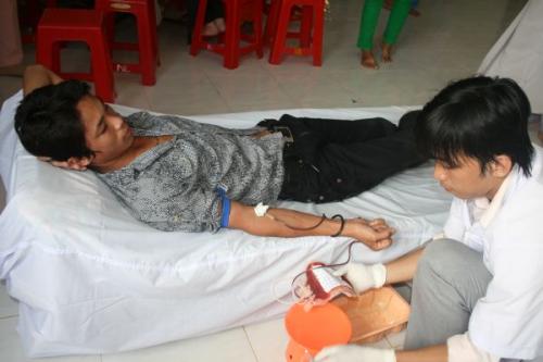 Khởi động hiến máu đón chào hội thảo Phật giáo toàn quốc 2010