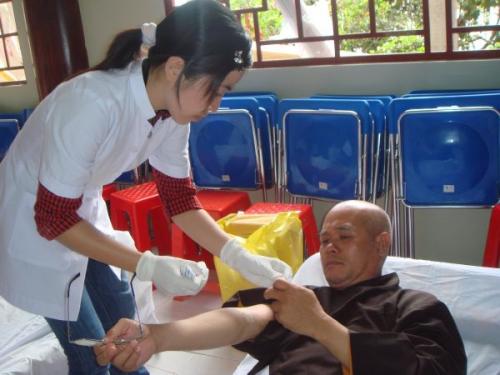 Khởi động hiến máu đón chào hội thảo Phật giáo toàn quốc 2010