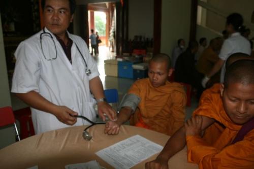 Khởi động hiến máu đón chào hội thảo Phật giáo toàn quốc 2010