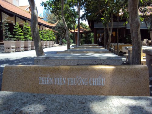 Xin mời bạn tới