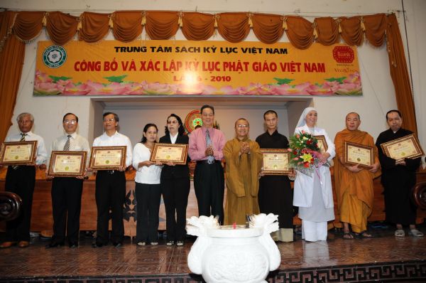 Xác lập 17 kỷ lục Phật giáo Việt Nam