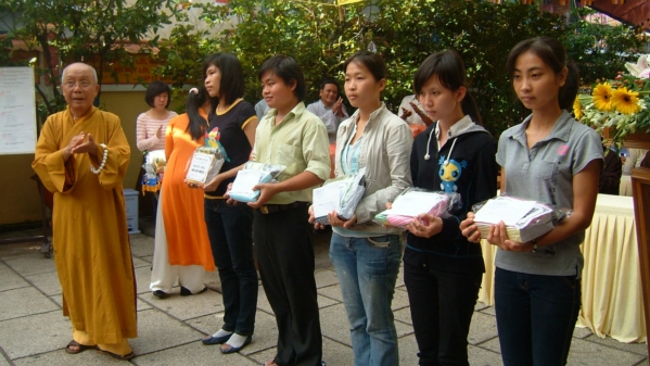 Bằng tất cả tấm lòng