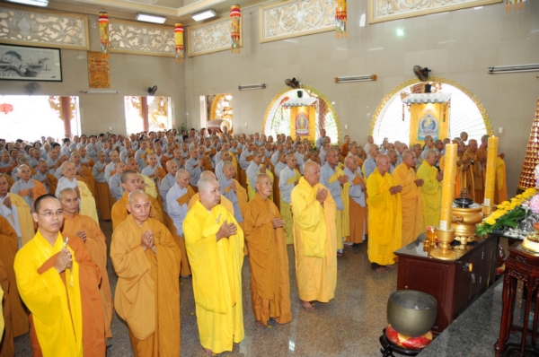 Hòa thượng Thích Trí Tịnh  chứng minh Lễ tác bạch Tự tứ tại chùa Vạn Đức
