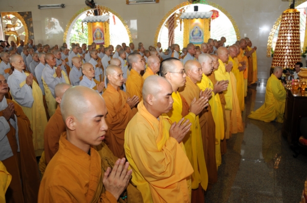 Hòa thượng Thích Trí Tịnh  chứng minh Lễ tác bạch Tự tứ tại chùa Vạn Đức