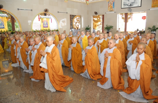 Hòa thượng Thích Trí Tịnh  chứng minh Lễ tác bạch Tự tứ tại chùa Vạn Đức
