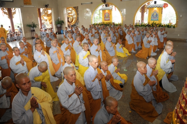 Hòa thượng Thích Trí Tịnh  chứng minh Lễ tác bạch Tự tứ tại chùa Vạn Đức