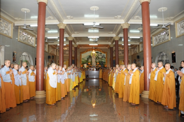 Hòa thượng Thích Trí Tịnh  chứng minh Lễ tác bạch Tự tứ tại chùa Vạn Đức