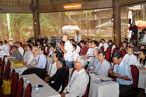 Chùm ảnh: Hội thảo khoa học &quot;Văn học, Phật giáo với 1000 năm Thăng Long&quot;
