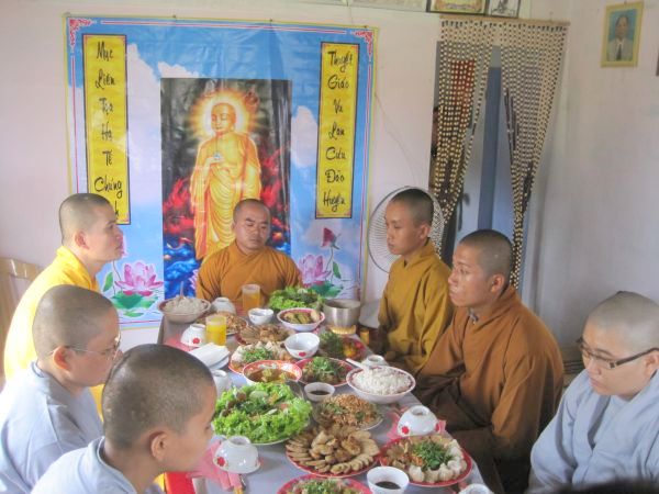 Phát 300 phần quà tại Quảng Nam và sự gặp gở người bạn chung trường ĐĐ. Thích Tâm Mẫn