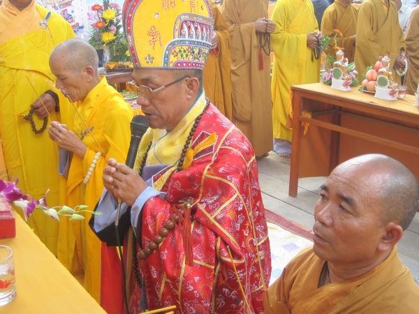 Quảng Ngãi: Huyền diệu đêm đốt nến cầu nguyện và phát 500 phần quà Trung thu