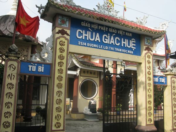 TPHCM: Đêm hội Trăng rằm tại chùa Giác Huệ