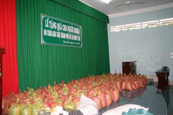 Đạo Phật Ngày Nay làm từ thiện tại Bà Rịa - Vũng Tàu