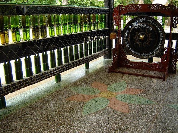 Ngôi chùa Phật Giáo được xây từ những chai bia