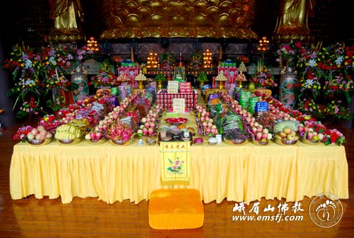 Những hình ảnh chư tôn đức và Phật tử Thiền viện Đại Phật Nga My Sơn trong Lễ hội Vu Lan ( ngày 24-8-2010)