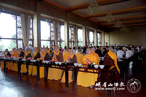 Những hình ảnh chư tôn đức và Phật tử Thiền viện Đại Phật Nga My Sơn trong Lễ hội Vu Lan ( ngày 24-8-2010)