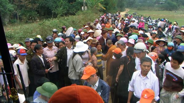 Đoàn từ thiện Đạo Phật Ngày Nay cứu trợ đồng bào bị bão lụt huyện Phú Hòa- tỉnh Phú Yên