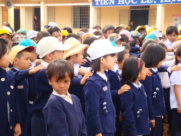 Lâm Đồng: Phát 800 phần quà và 50 suất học bổng