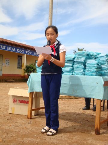 Lâm Đồng: Phát 800 phần quà và 50 suất học bổng