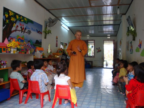Lâm Đồng: Phát 800 phần quà và 50 suất học bổng