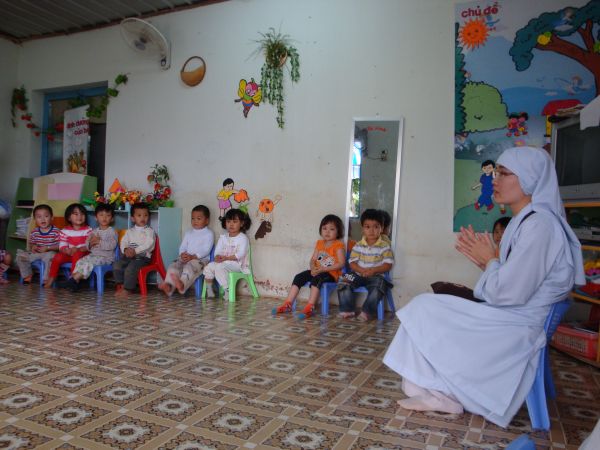 Lâm Đồng: Phát 800 phần quà và 50 suất học bổng