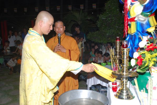 Đồng Tháp: Lễ cung rước Đại tạng kinh và húy kỵ ân sư tại Chùa Quan Âm